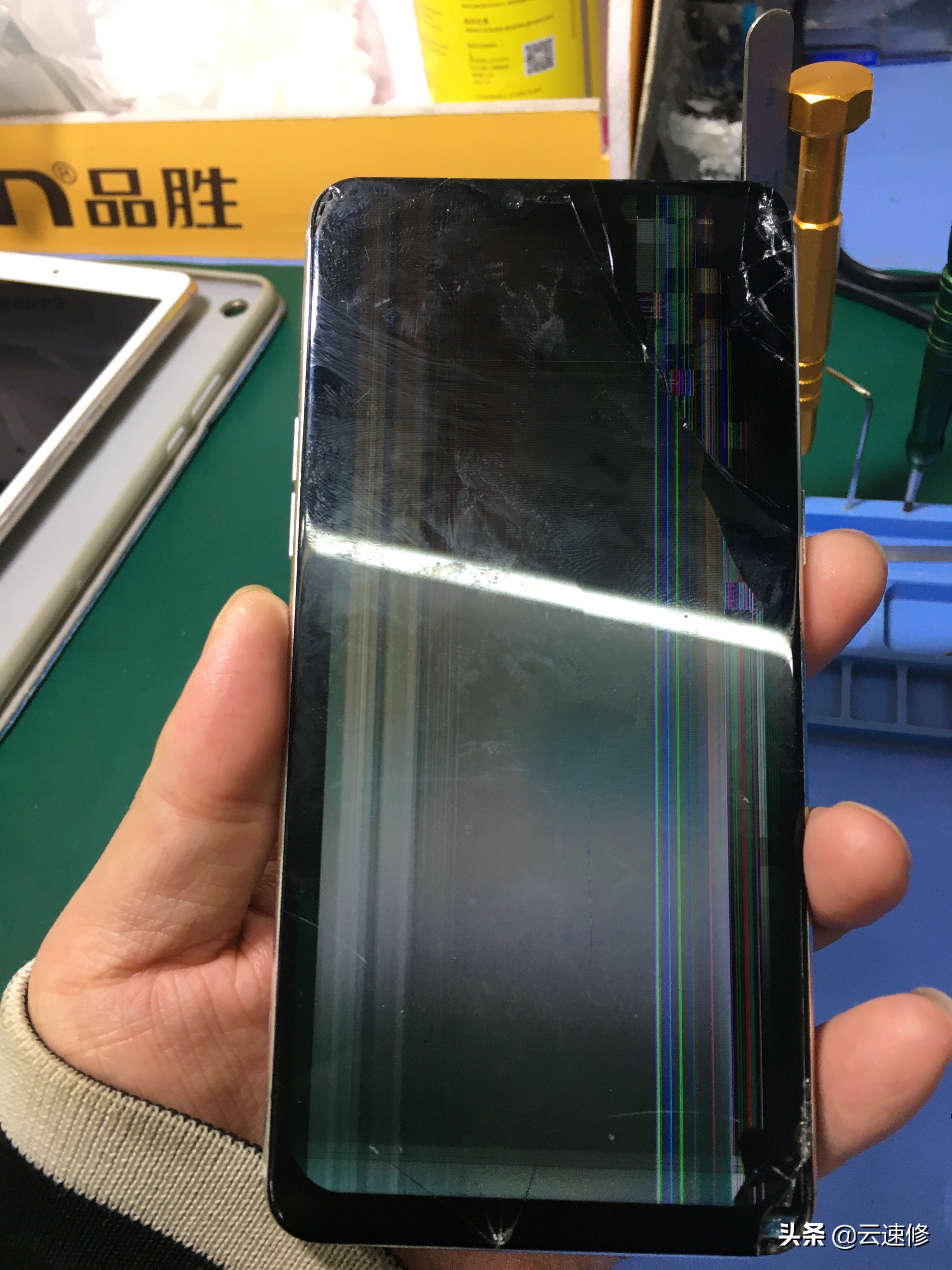 手机不开机了是电池坏了吗,手机无电池自动开机