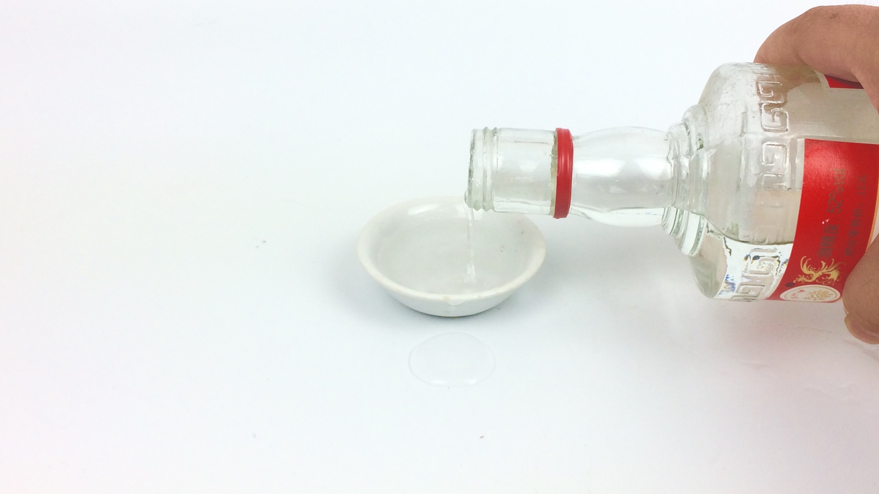 皮鞋发霉了可以用75%的酒精擦吗,皮鞋发霉洗了又出现怎么办