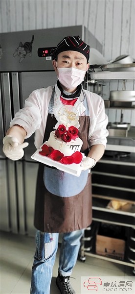 希望我们的生活早点步入正轨,希望我们转身就能回到正常的生活