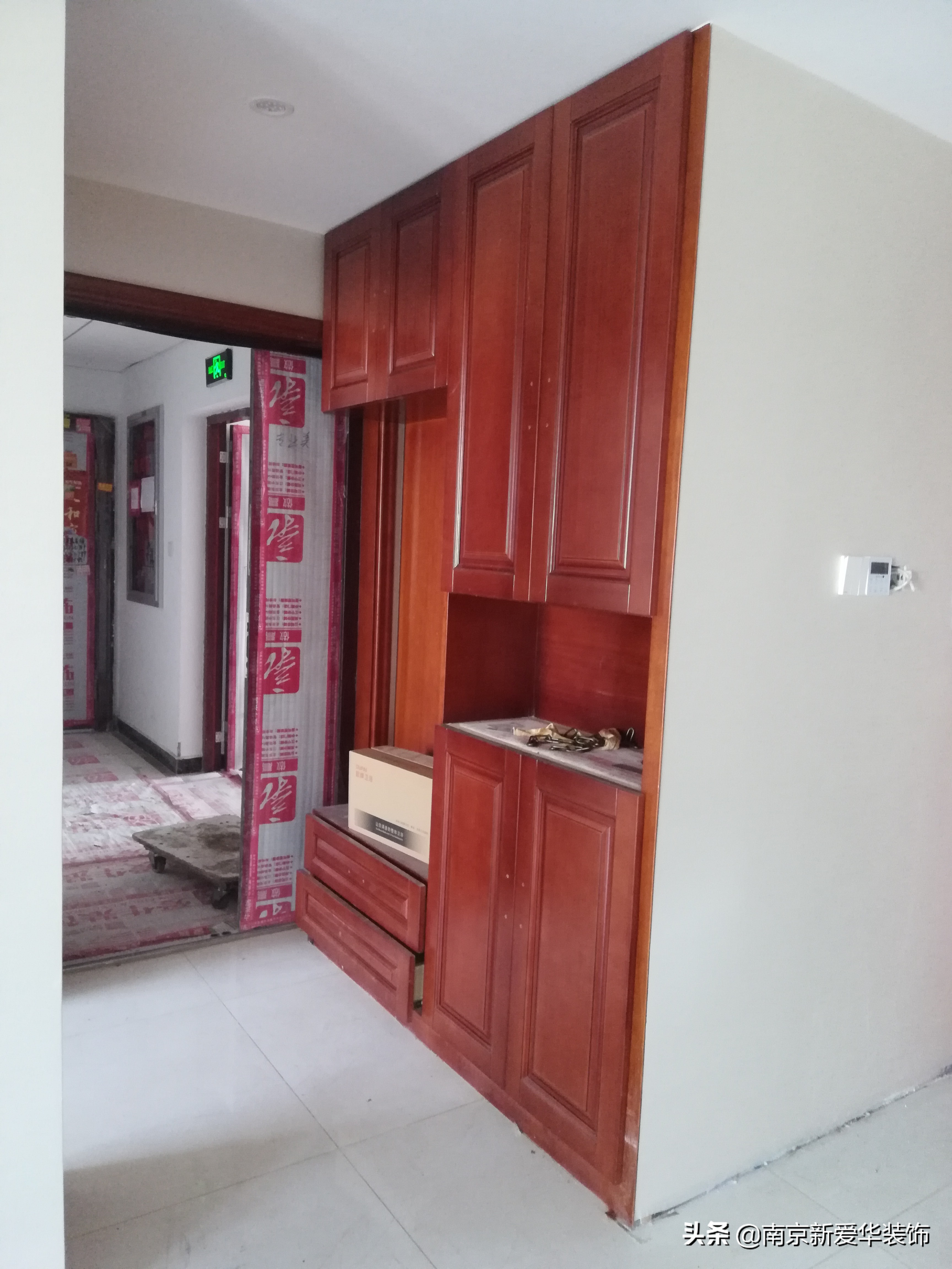 新中式装修墙壁刷什么颜色好看,白墙贴什么颜色壁布好看