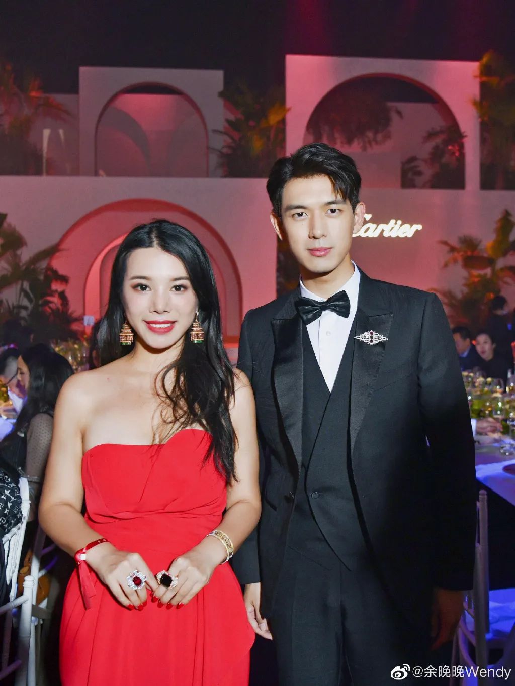 何超盈的闺蜜,何超琼300亿身家其它姐妹家产多少