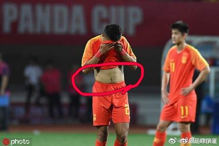 我不是白斩鸡！国足小将发微博自证好身材