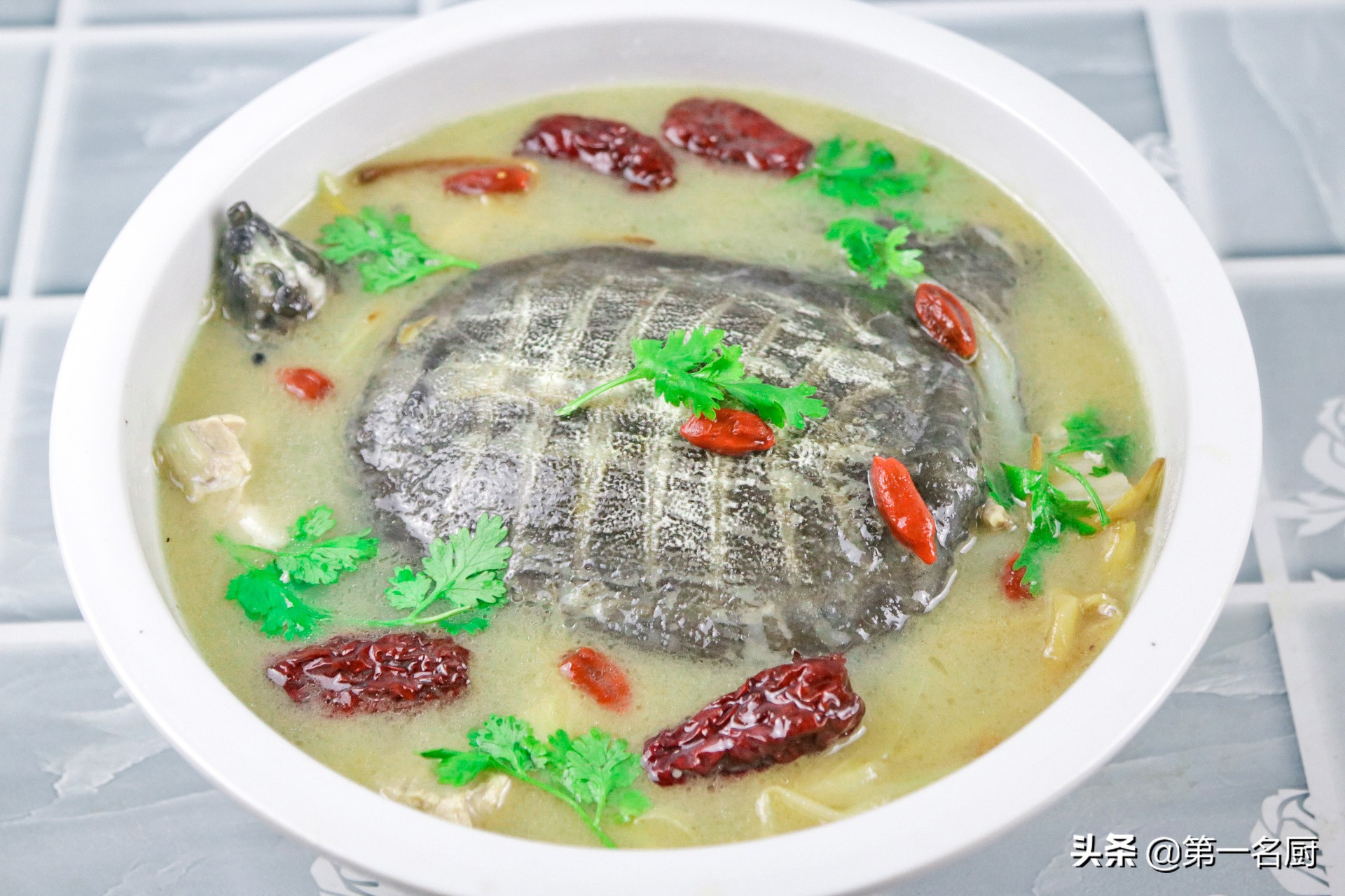 甲鱼汤怎么炖好喝营养又好还不腥,甲鱼汤怎么炖好吃家常做法