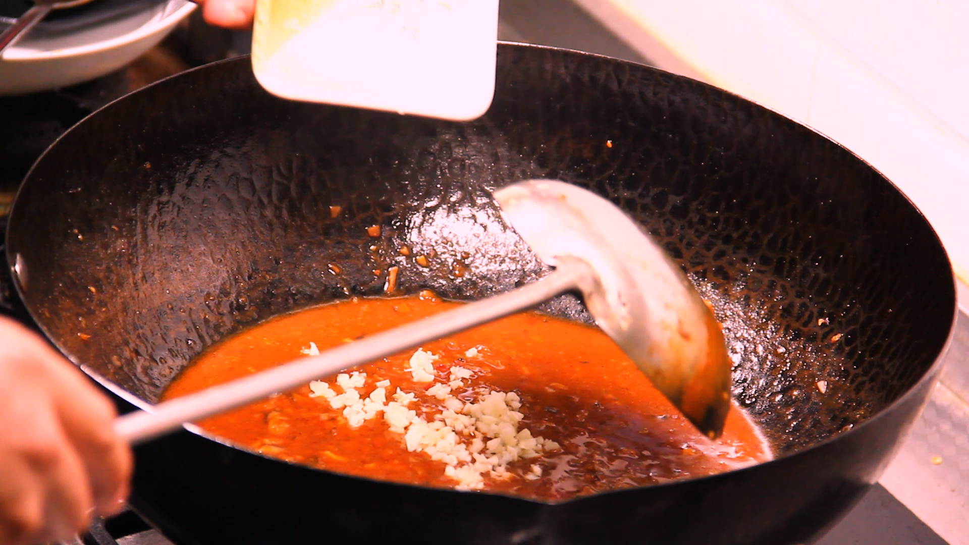 街边浇汁豆腐摆摊做法,浇汁豆腐夜市摆摊赚钱吗