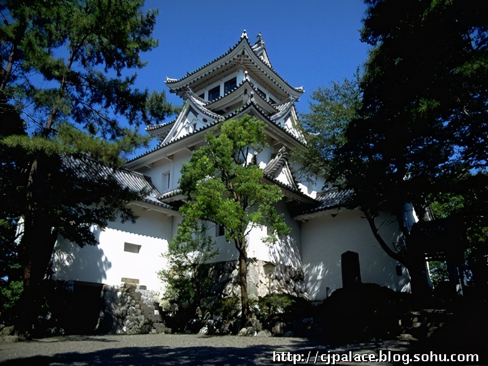 日本魔法城堡,日本城堡和欧洲城堡