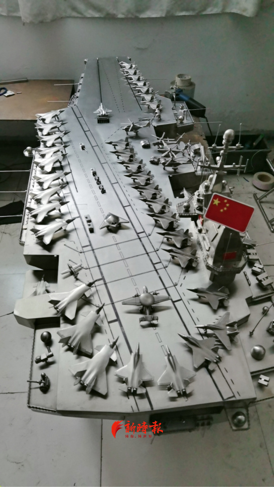 船锚、雷达、飞机都能动!焊接工三年磨一“舰”,为儿子自制独一无二的礼物