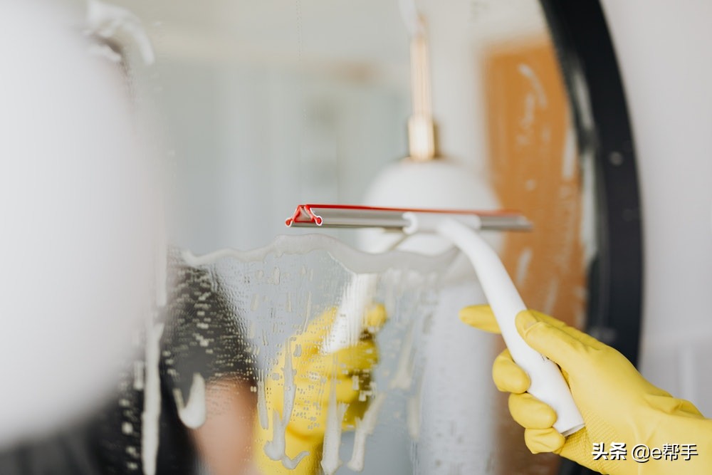 镜子的顽固污渍怎么去除,浴室镜子上的顽固污渍怎样清除呀