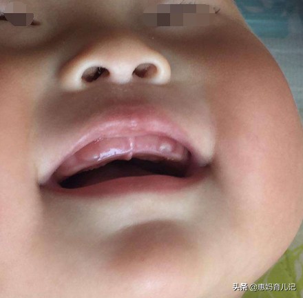 8个月睡觉不踏实哼哼唧唧哭,8个月宝宝睡觉不踏实频繁夜醒