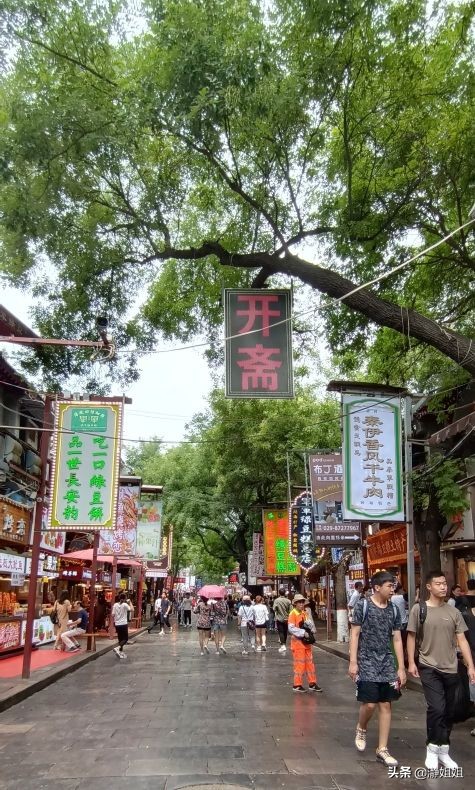 西安探店美食回民街,相约西安回民美食街