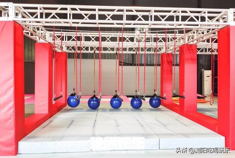 蹦床馆网红滑梯室内,旱雪滑梯蹦床公园