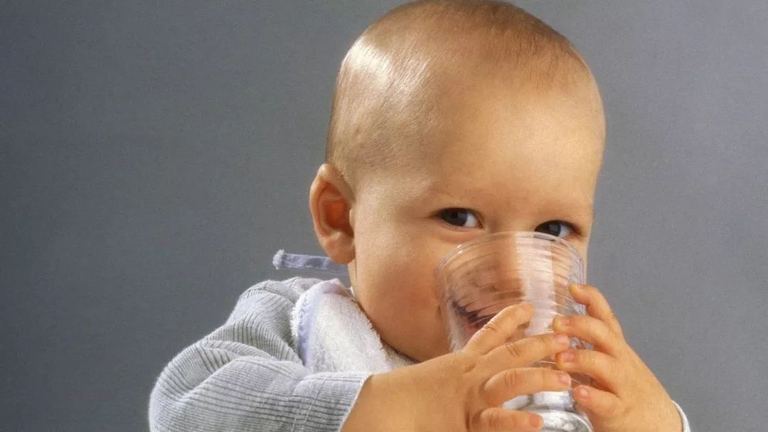 冬天宝宝喝水小妙招,夏天能让孩子多喝水的方法