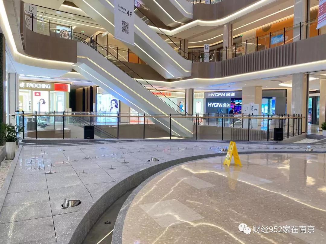 从千呼万唤到稀稀拉拉,南京南站商业一开业就入秋?