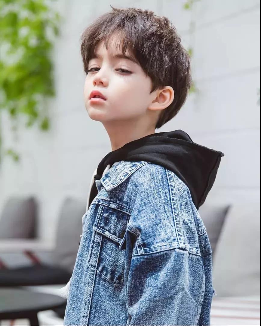 韩国神仙颜值小男孩,睫毛精小男孩韩国