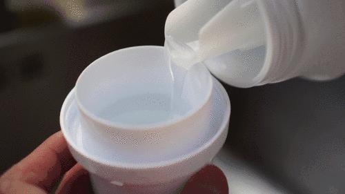 进口大牌洗衣液，天然酵素配方，顽固污渍轻松洗净，连香水都省了