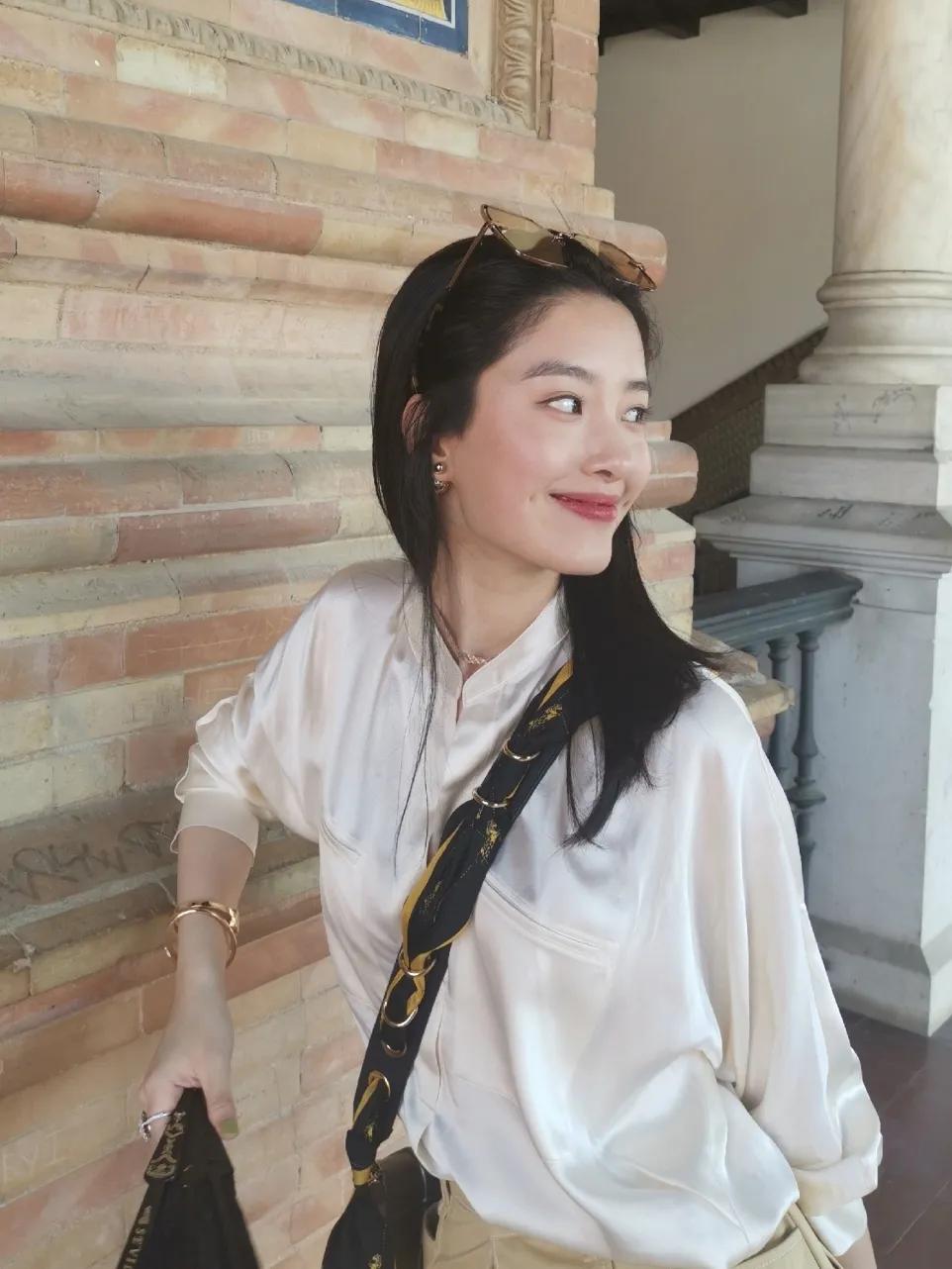 杨采钰的美貌特点,杨采钰复古年代感