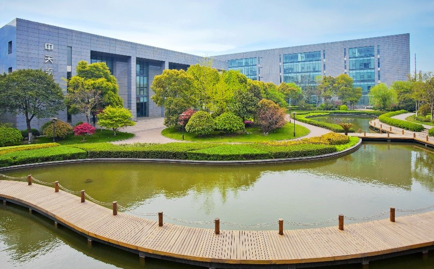 中天钢铁父子掌门：登高望远、脚踏实地，做企业如此，做人亦如是