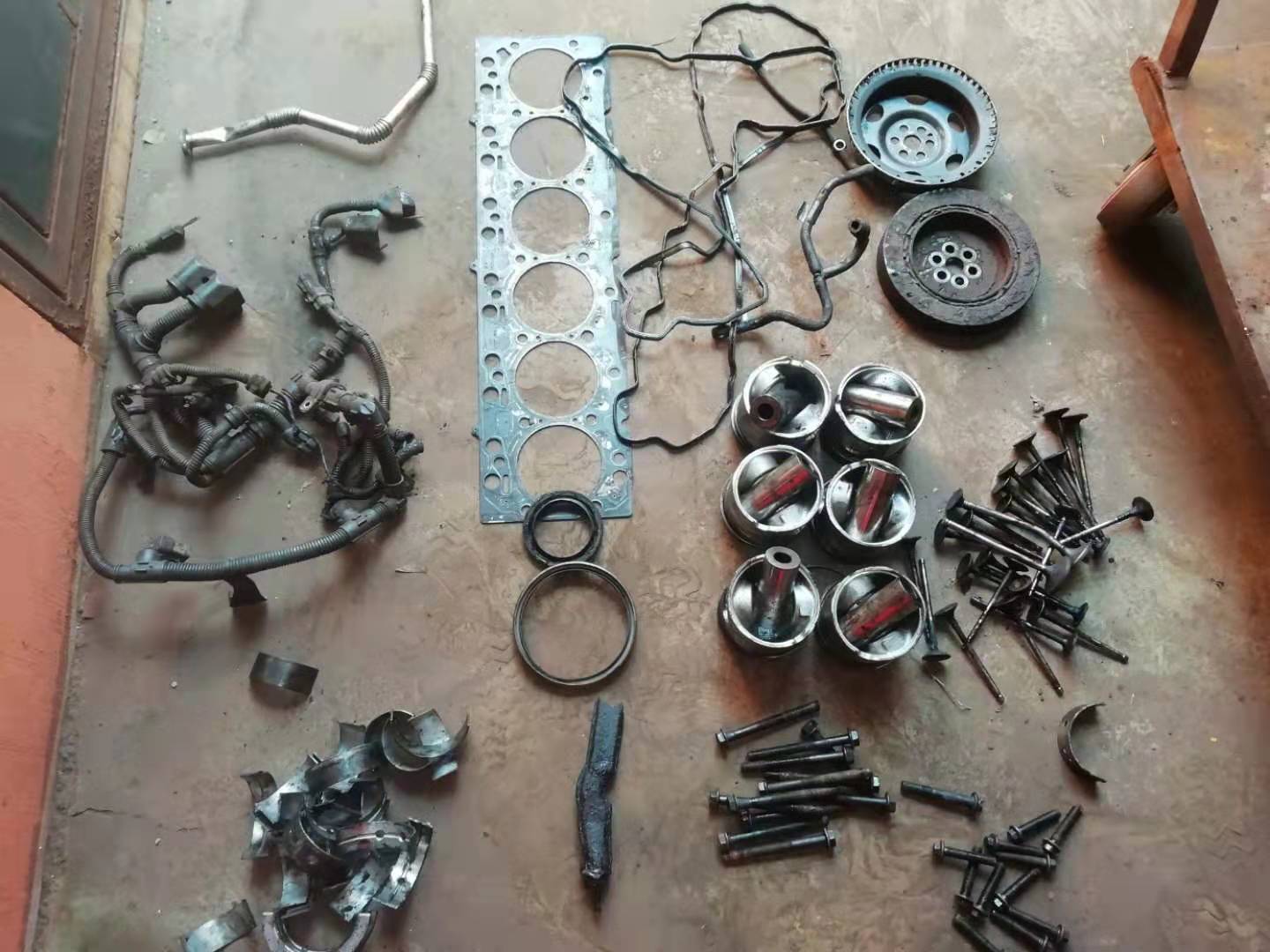 湖北小松挖掘机多少钱,小松300挖掘机参数