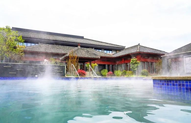 陕西勉县九昱汉水旅游度假区温泉中心开业，县委书记马大勇致词！