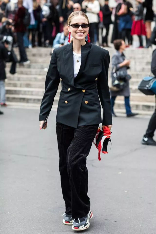 巴黎世家老爹鞋triples搭配 (巴黎世家triple s老爹鞋穿的舒服吗)