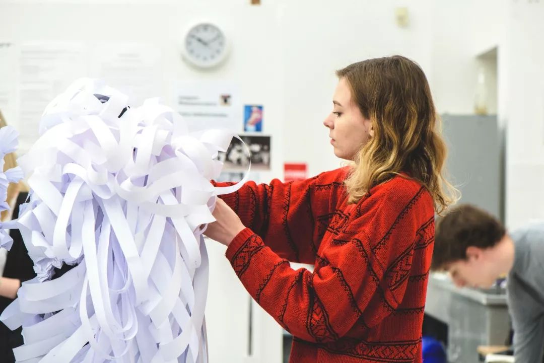 第三等级预科文凭：艺术，设计与媒体,在线