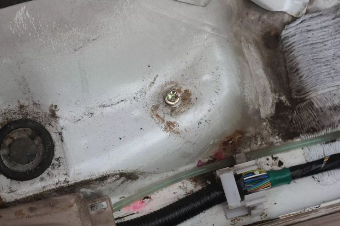 老车翻新：15年后的邂逅，普拉多LC120旧车换新颜，满血复活。