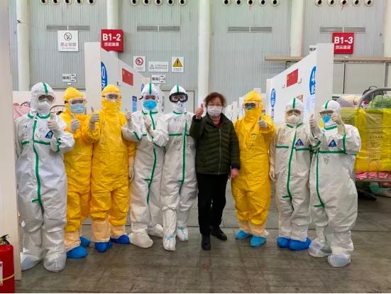 援鄂医护表白民警,硬核圈粉小护姐表白汉警小哥