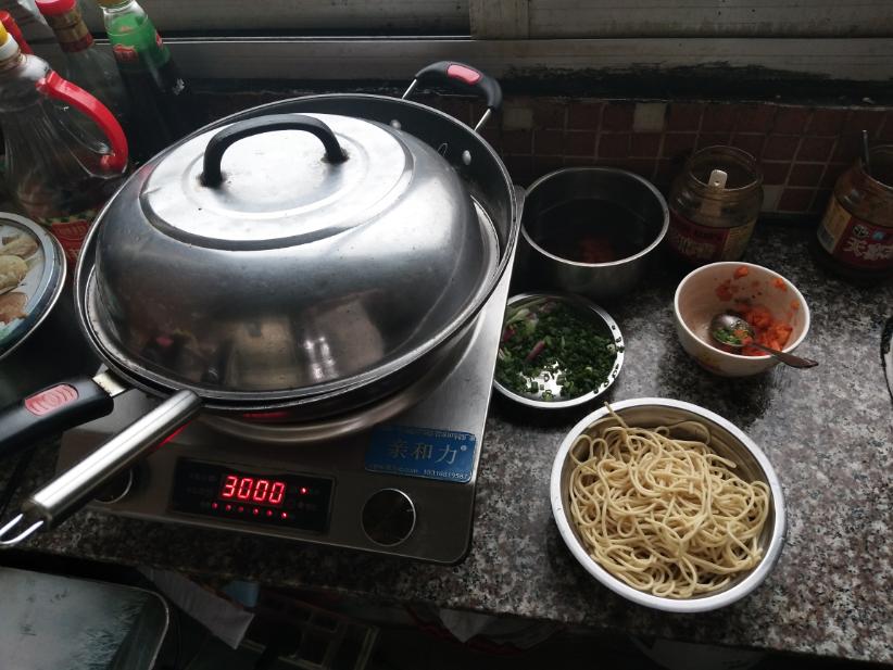 凹面电磁炉和明火炒菜哪个好吃,凹面电磁炉炒菜视频