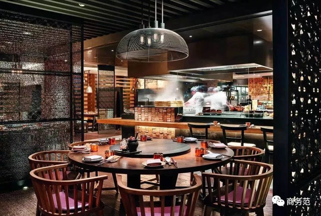 Valentino第一次中国办高定秀，张艺兴来捧场，杜鹃压轴气质绝了