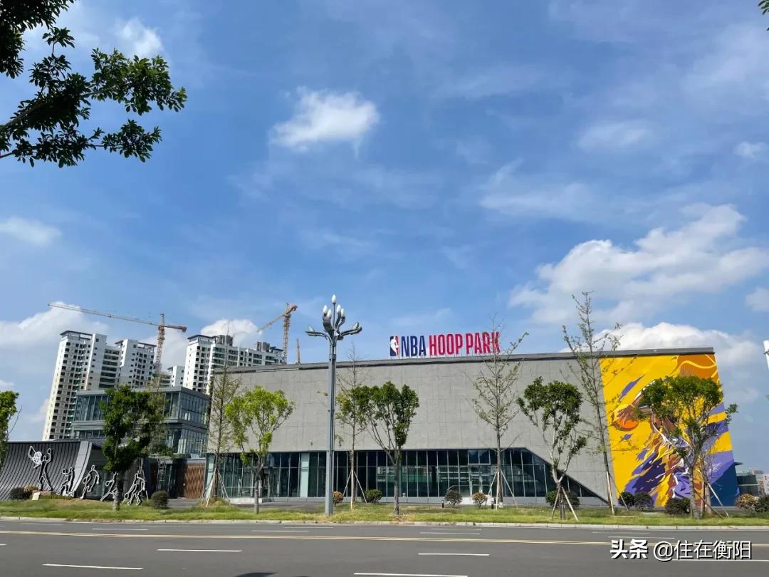 300亿，陆家新区变成什么样了？