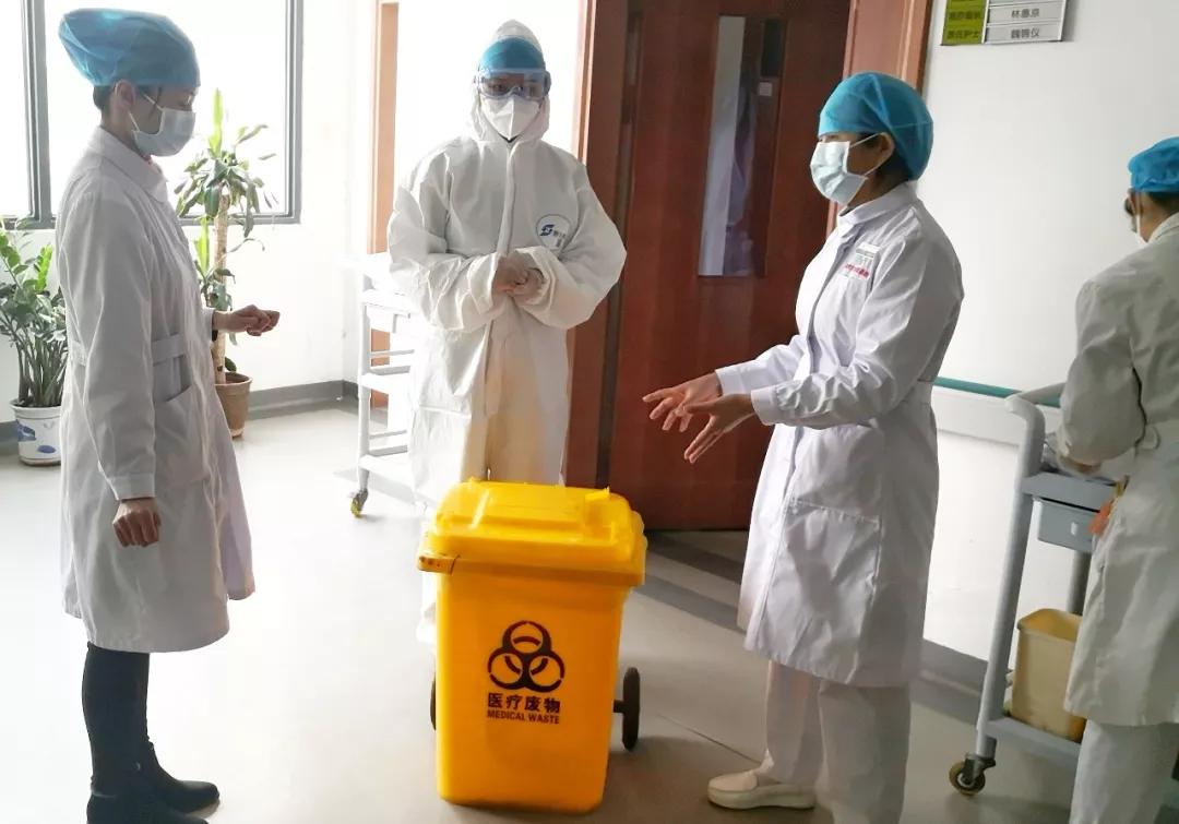 尽快遏制疫情蔓延势头,疫情防控形势依然严峻