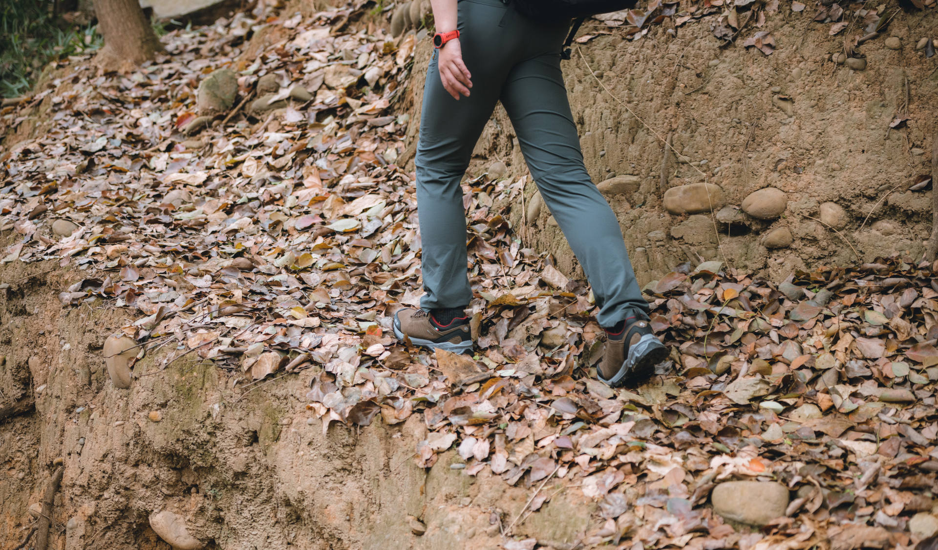 夏季户外徒步怎么穿,户外旅行穿搭图