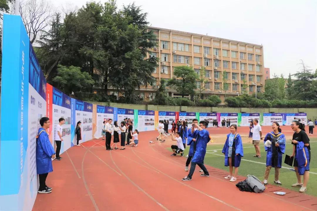 毕业啦难舍难分,毕业啦很舍不得离开