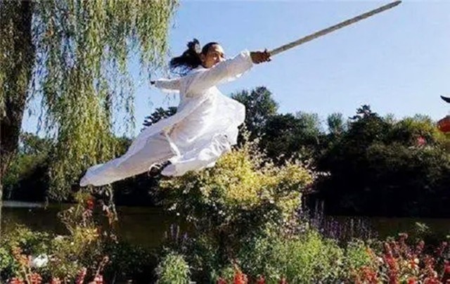 女飞贼宋莲萍拜高僧为师轻功了得,70年代国内第一女飞贼