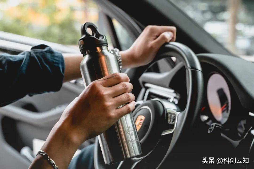 适合单手开车的保温杯,开车时超级方便的保温杯