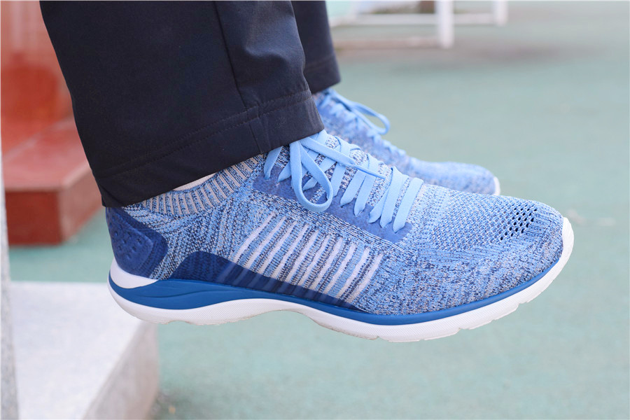 第一次穿软弹跑鞋感觉,第一次穿跑鞋有种站不稳的感觉