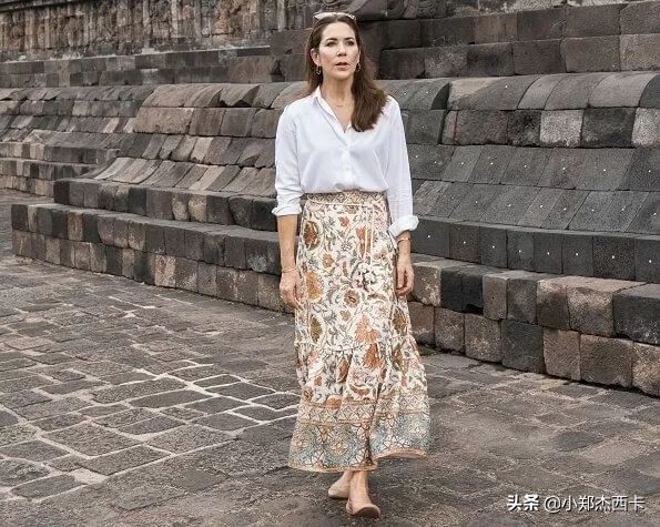 石头姐婚姻近况,身价2亿的石头姐