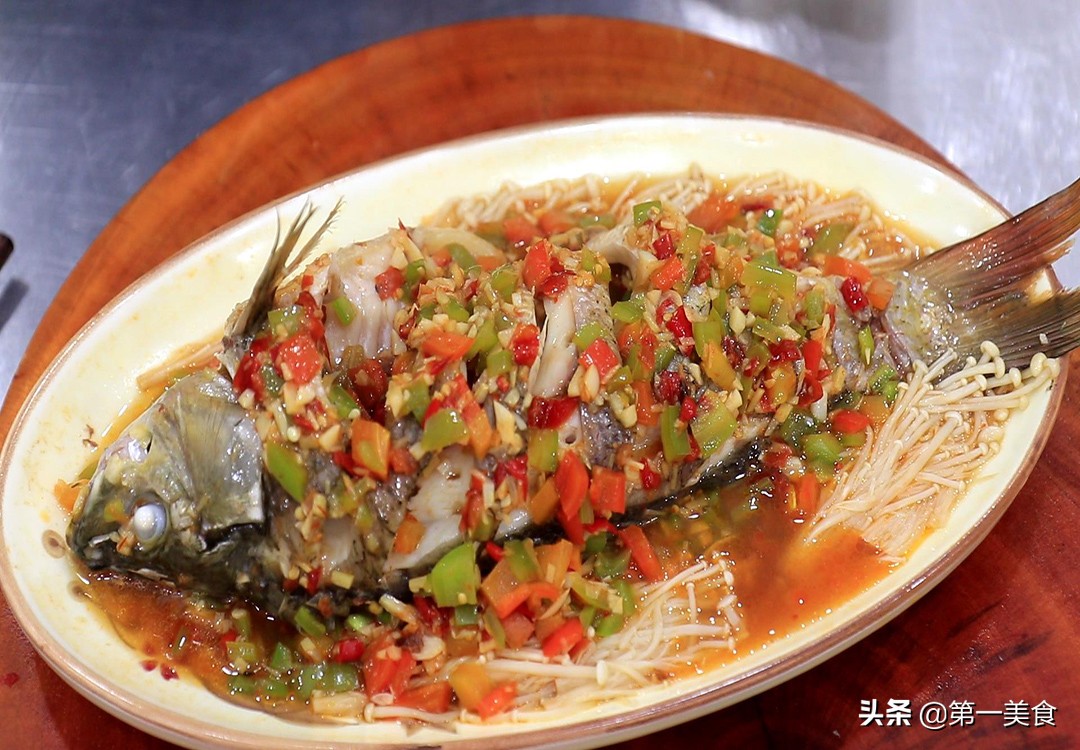 蒸鱼时料酒怎么放,蒸鱼前这么做又鲜又嫩不柴不腥
