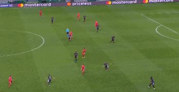 阿拉巴踢中卫实力怎么样,阿拉巴三冠被嘲讽