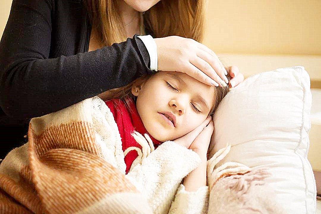 2岁宝宝高烧休克生命垂危,2岁宝宝高烧妈妈不管