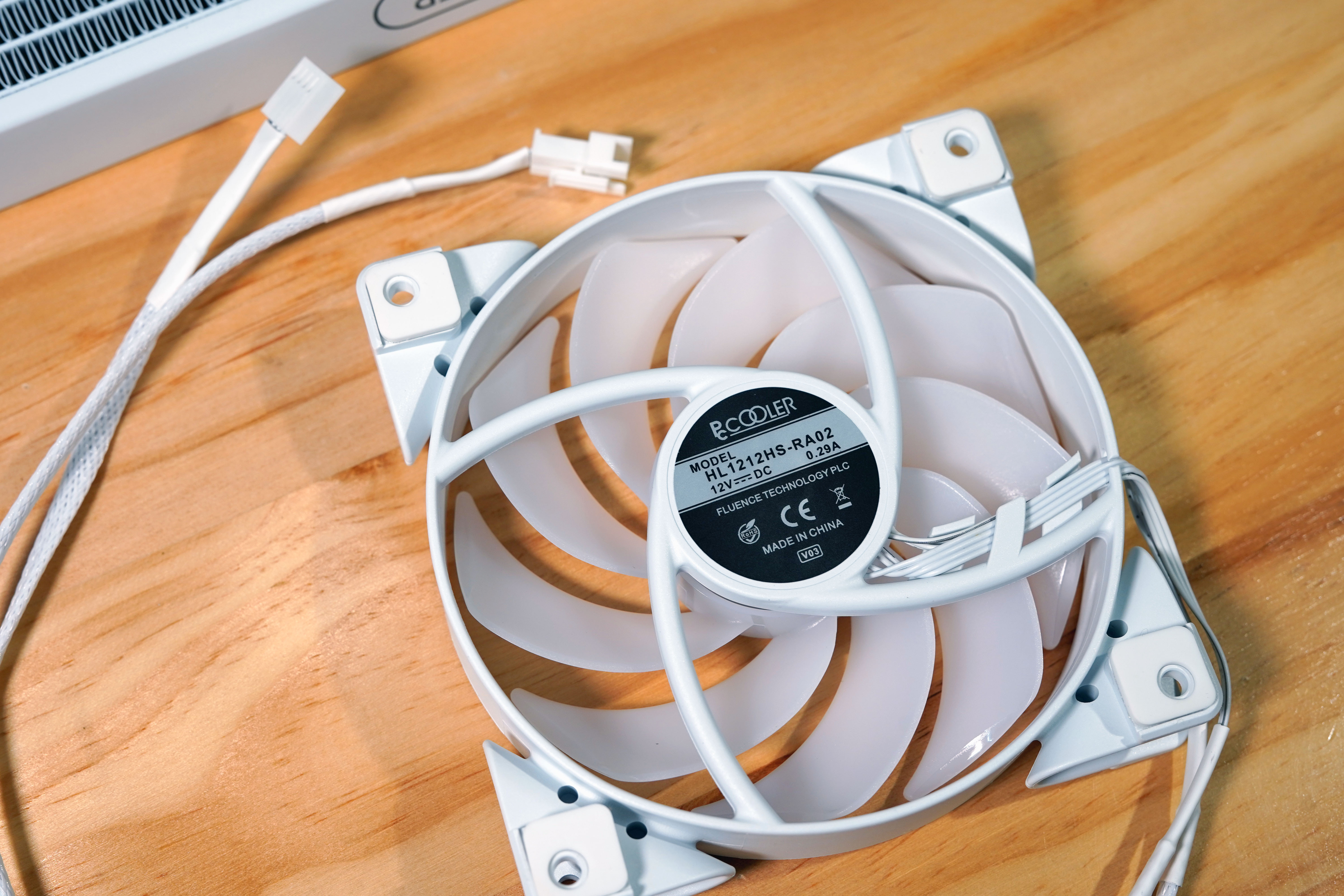 超频三白色光域机箱散热怎么样,超频3光愈2机箱测评