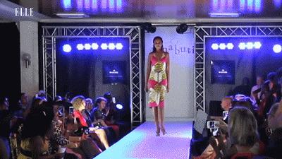 T台模特摔跤*案惨**!隔着屏幕都替她们脚疼