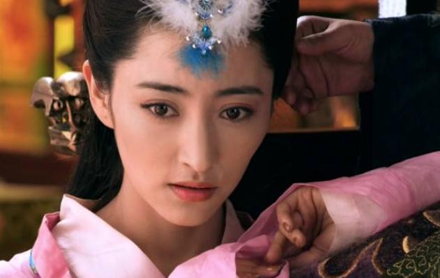 从灰姑娘逆袭成倾世皇妃的张丽华，貌若天仙却背上红颜祸水的骂名