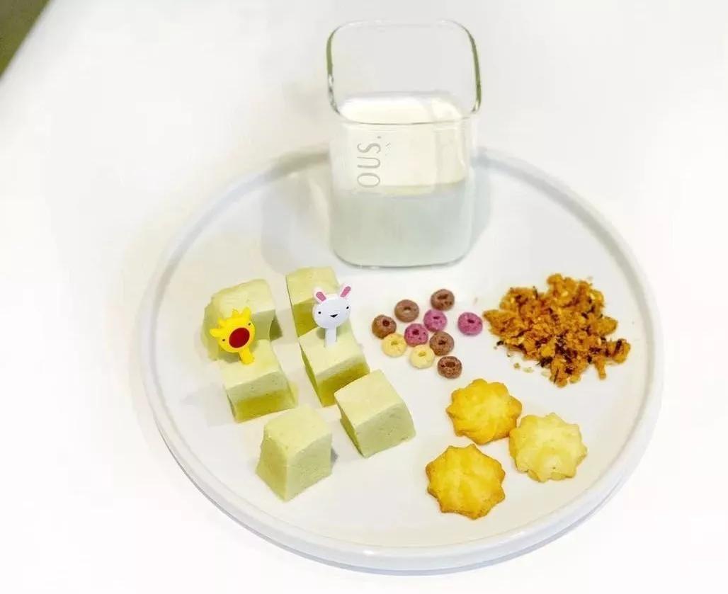 钟丽缇十一岁女儿,钟丽缇女儿吃奶瓶