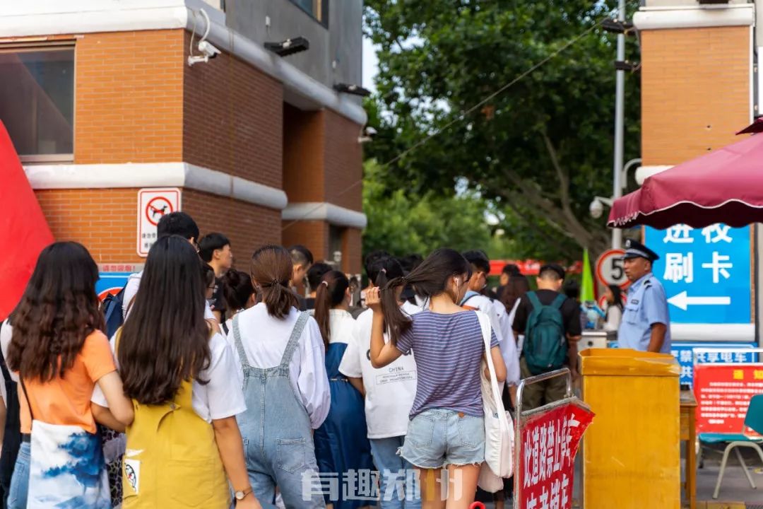 狂吃干脆面也能赚大钱,三十年前郑州小土豪已经这么干了