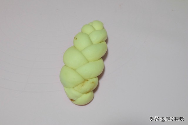 新手做面包用手揉面哪种方法简单,如何揉面发酵做面包