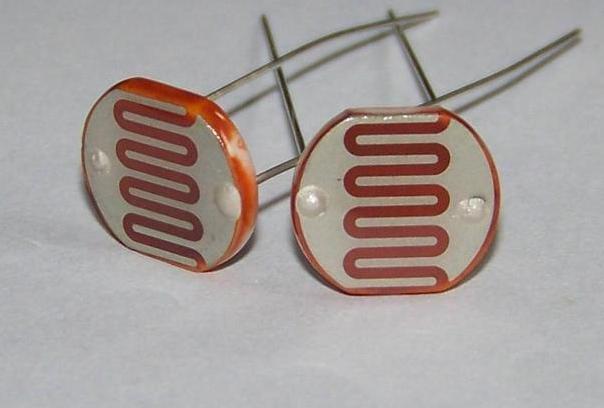 光敏电阻是什么,什么是光敏电阻和基本原理