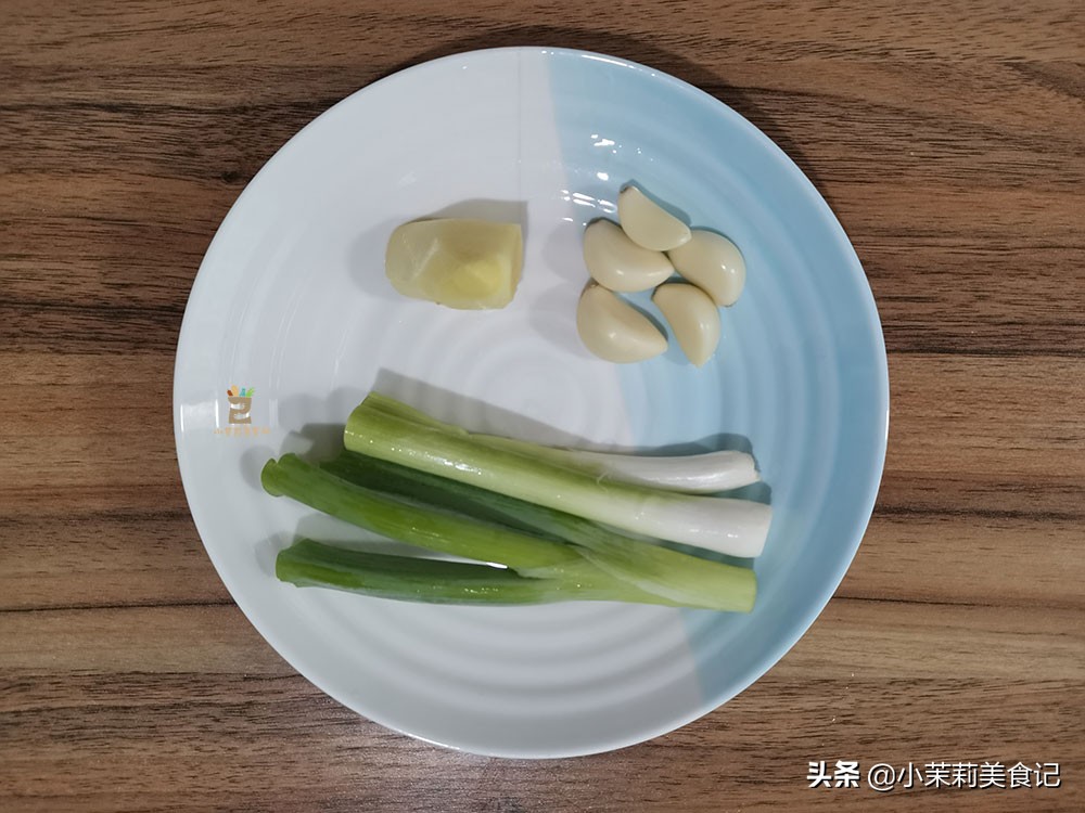 炒菜的葱姜蒜怎么处理,炒菜怎样葱姜蒜不会糊