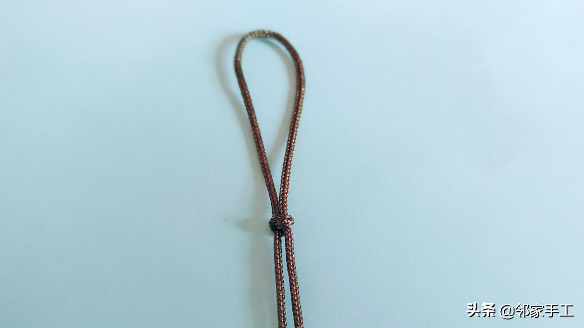 编蝴蝶手机挂件教程,带扣子的手机挂件编法