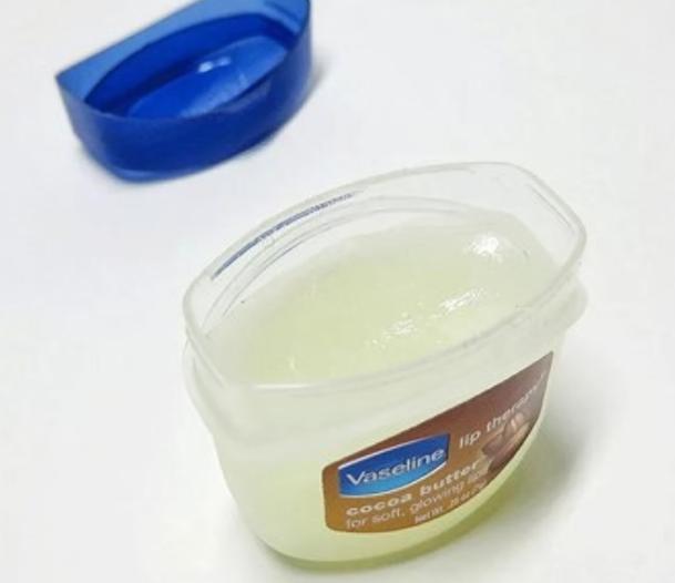 平价的凡士林不仅是润唇膏，它还有这些“隐藏功能”，你知道吗？