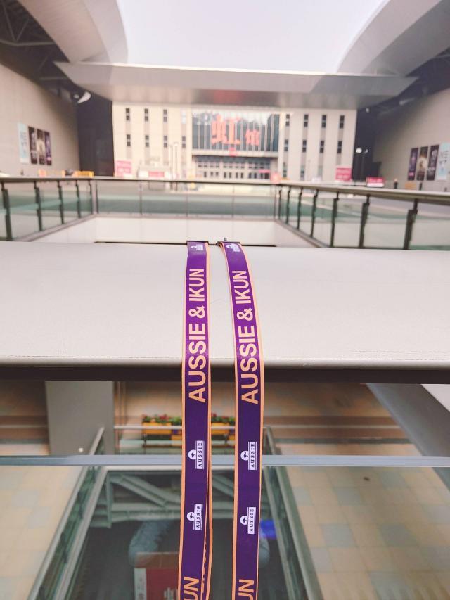 蔡徐坤代言mistine见面会,蔡徐坤19年代言aussie的广告